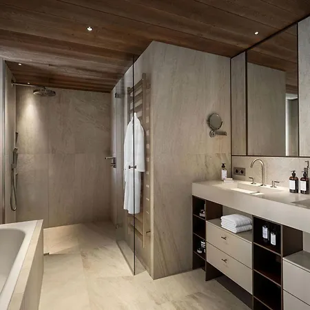 Proche Piste, Centre Station - Fr-1-830-4 *